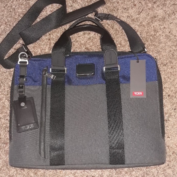 tumi aviano slim brief
